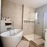 Villa Contemporaine Bord De *