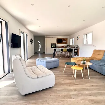 Contemporaine Bord De Saint Aygulf Villa