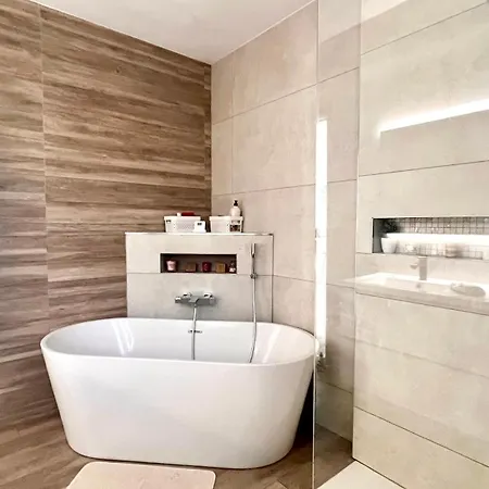Contemporaine Bord De * Saint Aygulf